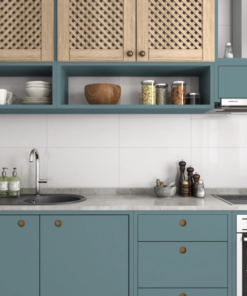 Sobre o produto  O Revestimento Clean Plus da Carmelo Fior é um azulejo de acabamento brilhante, projetado especificamente para oferecer um visual elegante e luminoso aos ambientes. Além disso, este revestimento possui resistência à mancha d'água, tornando-o ideal para áreas sujeitas a umidade, como banheiros e cozinhas. Sua estampa lisa em cor branca proporciona uma superfície limpa e moderna, perfeita para uma variedade de estilos de decoração. Com dimensões de 32 centímetros por 57 centímetros e uma variação de 1 face, cada peça pode apresentar pequenas diferenças visuais, o que contribui para um aspecto mais natural e personalizado. Adicionalmente, a borda bold deste revestimento adiciona um acabamento robusto e distintivo, destacando cada azulejo individualmente e proporcionando um visual sofisticado. O Clean Plus da Carmelo Fior é uma escolha excelente para quem busca combinar estética e funcionalidade. Portanto, é especialmente recomendado para áreas de alto tráfego que necessitam de fácil limpeza e manutenção. [divider] Sobre nós Bem-vindo ao Atacadão dos Pisos, o destino final para todas as suas necessidades de materiais de construção! Com nossa ampla gama de produtos, ajudamos você a construir a casa dos seus sonhos. Nossa loja tem tudo que você precisa, desde pisos até revestimentos e muito mais. Além disso, com mais de 300 modelos de pisos e revestimentos à sua escolha, você encontra exatamente o que procura para dar o acabamento perfeito à sua casa. Entendemos que o tempo é fundamental quando se trata de projetos de construção. Por isso, oferecemos entrega em até 48 horas dentro do estado do Rio de Janeiro. Dessa forma, você não precisa se preocupar com atrasos ou tempos de espera prolongados. Nós temos você coberto! No Atacadão dos Pisos, também proporcionamos opções de pagamento flexíveis para facilitar sua compra. Você pode pagar em até 10 vezes sem juros, permitindo que você se concentre na construção da sua casa sem se preocupar com o encargo financeiro. Queremos fazer parte da sua felicidade, ajudando na construção da casa dos sonhos. Reconhecemos que uma casa confortável e acolhedora é essencial para o bem-estar geral. Por isso, queremos ajudá-lo a alcançar essa felicidade, fornecendo-lhe os melhores materiais de construção. Convidamo-lo a visitar a nossa loja física, onde o nosso pessoal simpático e experiente terá todo o prazer em ajudá-lo na sua compra. Estamos localizados em Av. Presidente Lincoln, 411 ou 410 | Jardim Meriti - São João de Meriti, RJ, e mal podemos esperar para recebê-lo! Venha e veja você mesmo porque o Atacadão dos Pisos é a melhor escolha para todas as suas necessidades, proporcionando uma casa recheada de felicidade para você e sua família. Veja mais como o Revestimento Clean Plus clicando aqui!