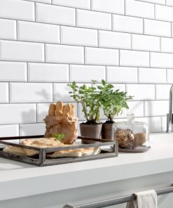 Sobre o produto O Revestimento Tijolinho Branco Brilho da Pierini possui um acabamento brilhante, proporcionando um visual luminoso e elegante. No entanto, é importante notar que ele não possui resistência a manchas d'água, o que pode requerer maior cuidado em áreas úmidas. A estampa branco liso adiciona um toque clássico e atemporal ao ambiente. Com uma variação de 1 face, o padrão é uniforme, garantindo coesão estética. Medindo 26,1 centímetros por 12,5 centímetros, este revestimento em formato de tijolinho é versátil e pode ser usado para criar diversos estilos de decoração. O tamanho compacto facilita a criação de padrões de assentamento interessantes, como o estilo metrô, adicionando um charme rústico ou moderno conforme a necessidade do projeto. Além disso, a borda bold confere um acabamento robusto e tradicional, ideal para quem busca um visual mais clássico. Este tipo de borda proporciona uma instalação mais simples e um encaixe perfeito entre as peças, resultando em um acabamento esteticamente agradável e funcional. [divider] Sobre nós Bem-vindo ao Atacadão dos Pisos, o destino final para todas as suas necessidades de materiais de construção! Com nossa ampla gama de produtos, ajudamos você a construir a casa dos seus sonhos. Nossa loja tem tudo que você precisa, desde pisos até revestimentos e muito mais. Além disso, com mais de 300 modelos de pisos e revestimentos à sua escolha, você encontra exatamente o que procura para dar o acabamento perfeito à sua casa. Entendemos que o tempo é fundamental quando se trata de projetos de construção. Por isso, oferecemos entrega em até 48 horas dentro do estado do Rio de Janeiro. Dessa forma, você não precisa se preocupar com atrasos ou tempos de espera prolongados. Nós temos você coberto! No Atacadão dos Pisos, também proporcionamos opções de pagamento flexíveis para facilitar sua compra. Você pode pagar em até 10 vezes sem juros, permitindo que você se concentre na construção da sua casa sem se preocupar com o encargo financeiro. Queremos fazer parte da sua felicidade, ajudando na construção da casa dos sonhos. Reconhecemos que uma casa confortável e acolhedora é essencial para o bem-estar geral. Por isso, queremos ajudá-lo a alcançar essa felicidade, fornecendo-lhe os melhores materiais de construção. Convidamo-lo a visitar a nossa loja física, onde o nosso pessoal simpático e experiente terá todo o prazer em ajudá-lo na sua compra. Estamos localizados em Av. Presidente Lincoln, 411 ou 410 | Jardim Meriti - São João de Meriti, RJ, e mal podemos esperar para recebê-lo! Venha e veja você mesmo porque o Atacadão dos Pisos é a melhor escolha para todas as suas necessidades, proporcionando uma casa recheada de felicidade para você e sua família. Veja Mais Como O Revestimento Tijolinho Branco Brilho Clicando Aqui!