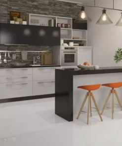 Sobre o produto O Semigres Geju 56830 da InOut Premium possui um acabamento polido que adiciona sofisticação ao ambiente. Com borda retificada para instalação precisa, este modelo apresenta uma estampa branca lisa, conferindo uma aparência elegante e clean. Suas generosas dimensões de 54 cm por 109 cm o tornam ideal para áreas de grande destaque, proporcionando uma sensação de amplitude e modernidade ao espaço. [divider] Sobre nós Bem-vindo ao Atacadão dos Pisos, o destino final para todas as suas necessidades de materiais de construção! Com nossa ampla gama de produtos, ajudamos você a construir a casa dos seus sonhos. Nossa loja tem tudo que você precisa, desde pisos até revestimentos e muito mais. Além disso, com mais de 300 modelos de pisos e revestimentos à sua escolha, você encontra exatamente o que procura para dar o acabamento perfeito à sua casa. Entendemos que o tempo é fundamental quando se trata de projetos de construção. Por isso, oferecemos entrega em até 48 horas dentro do estado do Rio de Janeiro. Dessa forma, você não precisa se preocupar com atrasos ou tempos de espera prolongados. Nós temos você coberto! No Atacadão dos Pisos, também proporcionamos opções de pagamento flexíveis para facilitar sua compra. Você pode pagar em até 10 vezes sem juros, permitindo que você se concentre na construção da sua casa sem se preocupar com o encargo financeiro. Queremos fazer parte da sua felicidade, ajudando na construção da casa dos sonhos. Reconhecemos que uma casa confortável e acolhedora é essencial para o bem-estar geral. Por isso, queremos ajudá-lo a alcançar essa felicidade, fornecendo-lhe os melhores materiais de construção. Convidamo-lo a visitar a nossa loja física, onde o nosso pessoal simpático e experiente terá todo o prazer em ajudá-lo na sua compra. Estamos localizados em Av. Presidente Lincoln, 411 ou 410 | Jardim Meriti - São João de Meriti, RJ, e mal podemos esperar para recebê-lo! Venha e veja você mesmo porque o Atacadão dos Pisos é a melhor escolha para todas as suas necessidades, proporcionando uma casa recheada de felicidade para você e sua família. Veja mais como o Semigres Geju 56830 clicando aqui !! 