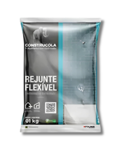 Sobre o produto  O Rejunte Flexível Construcola de 1kg é uma escolha confiável para acabamentos de revestimentos cerâmicos e porcelanatos em áreas internas e externas. Com sua fórmula flexível, esse rejunte permite a movimentação natural dos substratos, prevenindo o surgimento de trincas e fissuras. Com uma embalagem prática de 1kg, o Rejunte Flexível Construcola oferece facilidade de manuseio e aplicação em projetos de diferentes tamanhos. Sua composição proporciona alta aderência, garantindo um preenchimento uniforme das juntas entre as peças, resultando em um acabamento estético e duradouro. A tonalidade neutra do rejunte permite uma combinação versátil com uma variedade de revestimentos, contribuindo para a estética final do ambiente. Além disso, sua resistência a manchas e a facilidade de limpeza tornam-no uma escolha prática para diversos espaços, desde banheiros e cozinhas até áreas externas. Em resumo, o Rejunte Flexível Construcola de 1kg destaca-se como uma opção funcional e eficiente para garantir a integridade estética e estrutural de revestimentos cerâmicos e porcelanatos. [divider] Sobre nós  Bem-vindo ao Atacadão dos Pisos, o destino final para todas as suas necessidades de materiais de construção! Com nossa ampla gama de produtos, ajudamos você a construir a casa dos seus sonhos. Nossa loja tem tudo que você precisa, desde pisos até revestimentos e muito mais. Além disso, com mais de 300 modelos de pisos e revestimentos à sua escolha, você encontra exatamente o que procura para dar o acabamento perfeito à sua casa. Entendemos que o tempo é fundamental quando se trata de projetos de construção. Por isso, oferecemos entrega em até 48 horas dentro do estado do Rio de Janeiro. Dessa forma, você não precisa se preocupar com atrasos ou tempos de espera prolongados. Nós temos você coberto! No Atacadão dos Pisos, também proporcionamos opções de pagamento flexíveis para facilitar sua compra. Você pode pagar em até 10 vezes sem juros, permitindo que você se concentre na construção da sua casa sem se preocupar com o encargo financeiro. Queremos fazer parte da sua felicidade, ajudando na construção da casa dos sonhos. Reconhecemos que uma casa confortável e acolhedora é essencial para o bem-estar geral. Por isso, queremos ajudá-lo a alcançar essa felicidade, fornecendo-lhe os melhores materiais de construção. Convidamo-lo a visitar a nossa loja física, onde o nosso pessoal simpático e experiente terá todo o prazer em ajudá-lo na sua compra. Estamos localizados em Av. Presidente Lincoln, 411 ou 410 | Jardim Meriti - São João de Meriti, RJ, e mal podemos esperar para recebê-lo! Venha e veja você mesmo porque o Atacadão dos Pisos é a melhor escolha para todas as suas necessidades, proporcionando uma casa recheada de felicidade para você e sua família. Veja mais como o Rejunte Flexível Construcola clicando aqui !! 