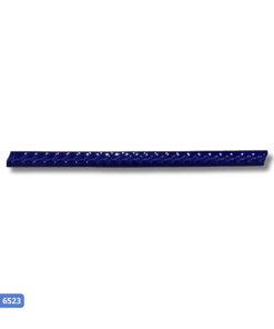 Sobre o produto O listelo FR 6523 da Giseli apresenta uma estampa lisa em um atrativo tom azul escuro, proporcionando um toque de sofisticação e personalidade. Com 1 variação de face na superfície e acabamento brilhante, esse listelo de 2,5 por 30 centímetros é a escolha perfeita para áreas internas como cozinha e banheiro. Além de adicionar elegância, sua durabilidade e qualidade garantem uma decoração moderna e duradoura. Transforme seus espaços com o listelo FR 6523, trazendo estilo e charme aos detalhes de seus ambientes. [divider] Sobre nós Bem-vindo ao Atacadão dos Pisos, o destino final para todas as suas necessidades de materiais de construção! Com nossa ampla gama de produtos, ajudamos você a construir a casa dos seus sonhos. Nossa loja tem tudo que você precisa, desde pisos até revestimentos e muito mais. Além disso, com mais de 300 modelos de pisos e revestimentos à sua escolha, você encontra exatamente o que procura para dar o acabamento perfeito à sua casa. Entendemos que o tempo é fundamental quando se trata de projetos de construção. Por isso, oferecemos entrega em até 48 horas dentro do estado do Rio de Janeiro. Dessa forma, você não precisa se preocupar com atrasos ou tempos de espera prolongados. Nós temos você coberto! No Atacadão dos Pisos, também proporcionamos opções de pagamento flexíveis para facilitar sua compra. Você pode pagar em até 10 vezes sem juros, permitindo que você se concentre na construção da sua casa sem se preocupar com o encargo financeiro. Queremos fazer parte da sua felicidade, ajudando na construção da casa dos sonhos. Reconhecemos que uma casa confortável e acolhedora é essencial para o bem-estar geral. Por isso, queremos ajudá-lo a alcançar essa felicidade, fornecendo-lhe os melhores materiais de construção. Convidamo-lo a visitar a nossa loja física, onde o nosso pessoal simpático e experiente terá todo o prazer em ajudá-lo na sua compra. Estamos localizados em Av. Presidente Lincoln, 411 ou 410 | Jardim Meriti - São João de Meriti, RJ, e mal podemos esperar para recebê-lo! Venha e veja você mesmo porque o Atacadão dos Pisos é a melhor escolha para todas as suas necessidades, proporcionando uma casa recheada de felicidade para você e sua família. Veja mais como o Listelo FR 6523 clicando aqui!