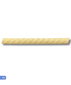 Sobre o produto O listelo FG 102 da Giseli é uma escolha sofisticada e versátil para adicionar um toque de elegância aos seus espaços internos. Sua estampa lisa em cor bege perolado confere um visual atemporal e refinado, complementando uma variedade de estilos de decoração. Com 1 variação de face na superfície, esse listelo oferece flexibilidade de aplicação, permitindo uma integração harmoniosa em diferentes ambientes. O acabamento brilhante adiciona um toque de luminosidade sutil, proporcionando um visual elegante e moderno. As dimensões de 2,5 por 30 centímetros tornam o listelo FG 102 especialmente adequado para áreas internas, como cozinha e banheiro. Ao incorporar esse elemento, você não apenas enriquece a estética do ambiente, mas também cria uma atmosfera de requinte e serenidade. Renove seus espaços com a atemporalidade do listelo FG 102 da Giseli, destacando-se pela sua cor suave e design clássico. Transforme seus interiores em locais acolhedores e elegantes, onde cada detalhe contribui para a beleza e harmonia do ambiente. [divider] Sobre nós Bem-vindo ao Atacadão dos Pisos, o destino final para todas as suas necessidades de materiais de construção! Com nossa ampla gama de produtos, ajudamos você a construir a casa dos seus sonhos. Nossa loja tem tudo que você precisa, desde pisos até revestimentos e muito mais. Além disso, com mais de 300 modelos de pisos e revestimentos à sua escolha, você encontra exatamente o que procura para dar o acabamento perfeito à sua casa. Entendemos que o tempo é fundamental quando se trata de projetos de construção. Por isso, oferecemos entrega em até 48 horas dentro do estado do Rio de Janeiro. Dessa forma, você não precisa se preocupar com atrasos ou tempos de espera prolongados. Nós temos você coberto! No Atacadão dos Pisos, também proporcionamos opções de pagamento flexíveis para facilitar sua compra. Você pode pagar em até 10 vezes sem juros, permitindo que você se concentre na construção da sua casa sem se preocupar com o encargo financeiro. Queremos fazer parte da sua felicidade, ajudando na construção da casa dos sonhos. Reconhecemos que uma casa confortável e acolhedora é essencial para o bem-estar geral. Por isso, queremos ajudá-lo a alcançar essa felicidade, fornecendo-lhe os melhores materiais de construção. Convidamo-lo a visitar a nossa loja física, onde o nosso pessoal simpático e experiente terá todo o prazer em ajudá-lo na sua compra. Estamos localizados em Av. Presidente Lincoln, 411 ou 410 | Jardim Meriti - São João de Meriti, RJ, e mal podemos esperar para recebê-lo! Venha e veja você mesmo porque o Atacadão dos Pisos é a melhor escolha para todas as suas necessidades, proporcionando uma casa recheada de felicidade para você e sua família. Veja mais como o Listelo FG 102 clicando aqui!
