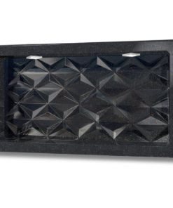 Sobre o produto O nicho preto star com led Kasabelle Elegance apresenta um design sofisticado e funcional, ideal para aprimorar a organização e estilo do seu banheiro. Com dimensões compactas de 35 cm por 65 cm, este nicho se destaca por sua versatilidade e estética moderna. As medidas cuidadosamente pensadas permitem que o nicho se encaixe perfeitamente em espaços de banheiros, proporcionando uma solução prática para armazenar itens essenciais sem comprometer o estilo. A tonalidade elegante 