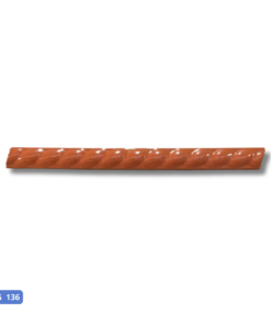 Sobre o produto O listelo FG 136 da Giseli é uma peça encantadora que agrega um toque de elegância aos ambientes internos. Com uma estampa lisa em um belo tom de azul eclesiástico, esse listelo apresenta 1 variação de face na superfície e possui um acabamento brilhante, proporcionando um visual sofisticado. Seu tamanho de 2,5 por 30 centímetros o torna uma escolha ideal para áreas internas, como cozinha e banheiro, onde pode adicionar um charme sutil e moderno à decoração. Transforme seus espaços com o listelo FG 136, garantindo um ambiente mais atraente e estilizado. [divider] Sobre nós Bem-vindo ao Atacadão dos Pisos, o destino final para todas as suas necessidades de materiais de construção! Com nossa ampla gama de produtos, ajudamos você a construir a casa dos seus sonhos. Nossa loja tem tudo que você precisa, desde pisos até revestimentos e muito mais. Além disso, com mais de 300 modelos de pisos e revestimentos à sua escolha, você encontra exatamente o que procura para dar o acabamento perfeito à sua casa. Entendemos que o tempo é fundamental quando se trata de projetos de construção. Por isso, oferecemos entrega em até 48 horas dentro do estado do Rio de Janeiro. Dessa forma, você não precisa se preocupar com atrasos ou tempos de espera prolongados. Nós temos você coberto! No Atacadão dos Pisos, também proporcionamos opções de pagamento flexíveis para facilitar sua compra. Você pode pagar em até 10 vezes sem juros, permitindo que você se concentre na construção da sua casa sem se preocupar com o encargo financeiro. Queremos fazer parte da sua felicidade, ajudando na construção da casa dos sonhos. Reconhecemos que uma casa confortável e acolhedora é essencial para o bem-estar geral. Por isso, queremos ajudá-lo a alcançar essa felicidade, fornecendo-lhe os melhores materiais de construção. Convidamo-lo a visitar a nossa loja física, onde o nosso pessoal simpático e experiente terá todo o prazer em ajudá-lo na sua compra. Estamos localizados em Av. Presidente Lincoln, 411 ou 410 | Jardim Meriti - São João de Meriti, RJ, e mal podemos esperar para recebê-lo! Venha e veja você mesmo porque o Atacadão dos Pisos é a melhor escolha para todas as suas necessidades, proporcionando uma casa recheada de felicidade para você e sua família. Veja mais como o Listelo FG 136 clicando aqui!