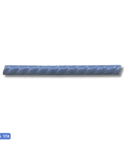 Sobre o produto O listelo FG 174 da Giseli é uma peça encantadora que agrega um toque de elegância aos ambientes internos. Com uma estampa lisa em um belo tom de azul eclesiástico, esse listelo apresenta 1 variação de face na superfície e possui um acabamento brilhante, proporcionando um visual sofisticado. Seu tamanho de 2,5 por 30 centímetros o torna uma escolha ideal para áreas internas, como cozinha e banheiro, onde pode adicionar um charme sutil e moderno à decoração. Transforme seus espaços com o listelo FG 174, garantindo um ambiente mais atraente e estilizado. [divider] Sobre nós Bem-vindo ao Atacadão dos Pisos, o destino final para todas as suas necessidades de materiais de construção! Com nossa ampla gama de produtos, ajudamos você a construir a casa dos seus sonhos. Nossa loja tem tudo que você precisa, desde pisos até revestimentos e muito mais. Além disso, com mais de 300 modelos de pisos e revestimentos à sua escolha, você encontra exatamente o que procura para dar o acabamento perfeito à sua casa. Entendemos que o tempo é fundamental quando se trata de projetos de construção. Por isso, oferecemos entrega em até 48 horas dentro do estado do Rio de Janeiro. Dessa forma, você não precisa se preocupar com atrasos ou tempos de espera prolongados. Nós temos você coberto! No Atacadão dos Pisos, também proporcionamos opções de pagamento flexíveis para facilitar sua compra. Você pode pagar em até 10 vezes sem juros, permitindo que você se concentre na construção da sua casa sem se preocupar com o encargo financeiro. Queremos fazer parte da sua felicidade, ajudando na construção da casa dos sonhos. Reconhecemos que uma casa confortável e acolhedora é essencial para o bem-estar geral. Por isso, queremos ajudá-lo a alcançar essa felicidade, fornecendo-lhe os melhores materiais de construção. Convidamo-lo a visitar a nossa loja física, onde o nosso pessoal simpático e experiente terá todo o prazer em ajudá-lo na sua compra. Estamos localizados em Av. Presidente Lincoln, 411 ou 410 | Jardim Meriti - São João de Meriti, RJ, e mal podemos esperar para recebê-lo! Venha e veja você mesmo porque o Atacadão dos Pisos é a melhor escolha para todas as suas necessidades, proporcionando uma casa recheada de felicidade para você e sua família. Veja mais como o Listelo FG 174 clicando aqui!